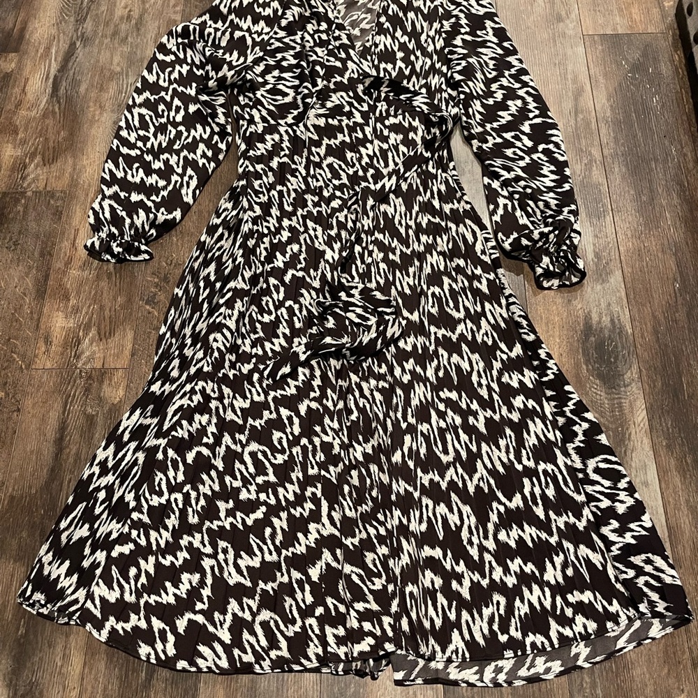 Elegant Brown and White Patterned Dress